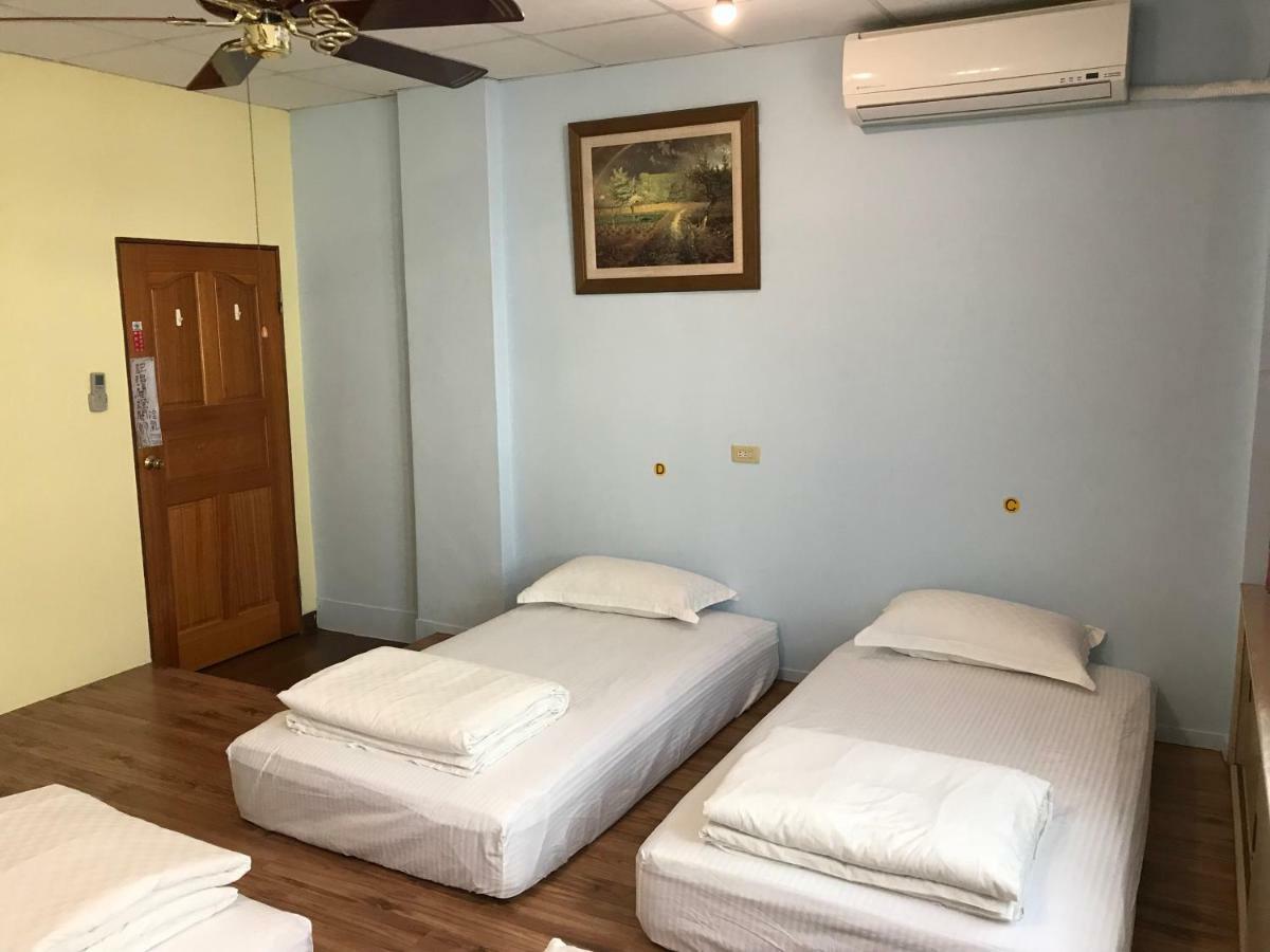 Handy Hostel Hualien stad Exteriör bild