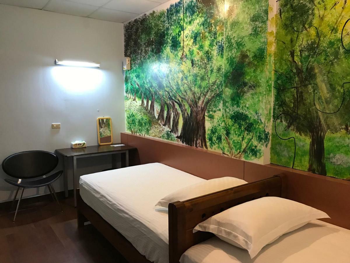 Handy Hostel Hualien stad Exteriör bild