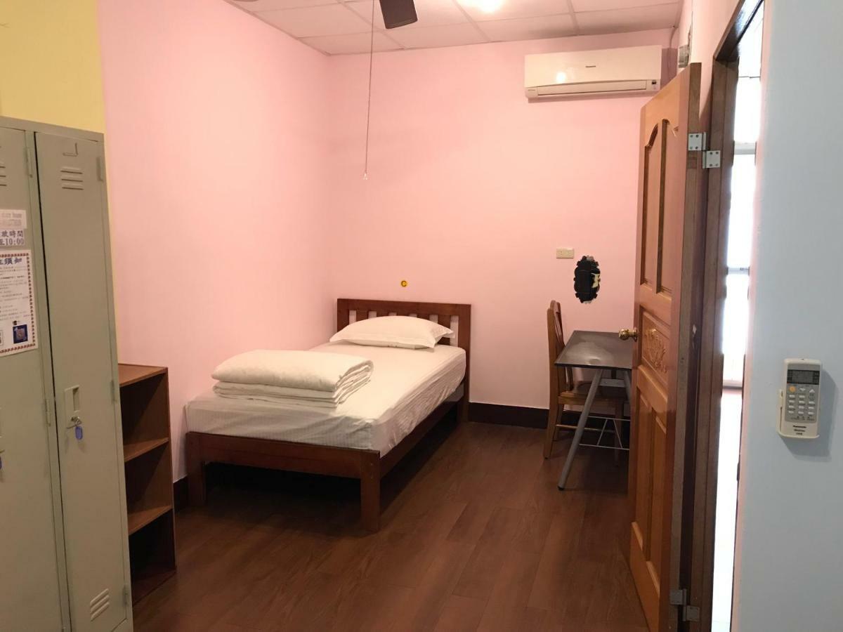 Handy Hostel Hualien stad Exteriör bild