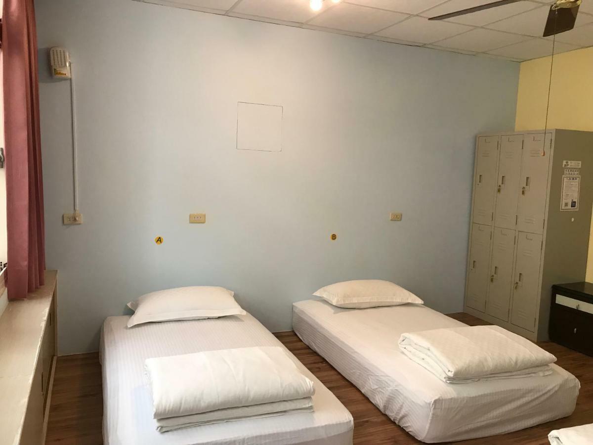 Handy Hostel Hualien stad Exteriör bild
